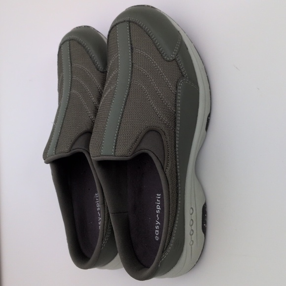 Easy Spirit Green Traveltime Clogs - 8M - Picture 5 of 7